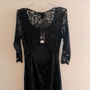 Lace dress with 3/4 sleeve and open back detail